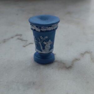 Blauw met witte vaas